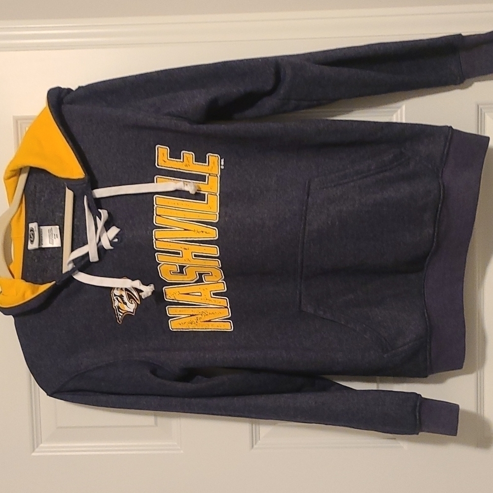 Nhl Nashville Predators Sweatshirt small